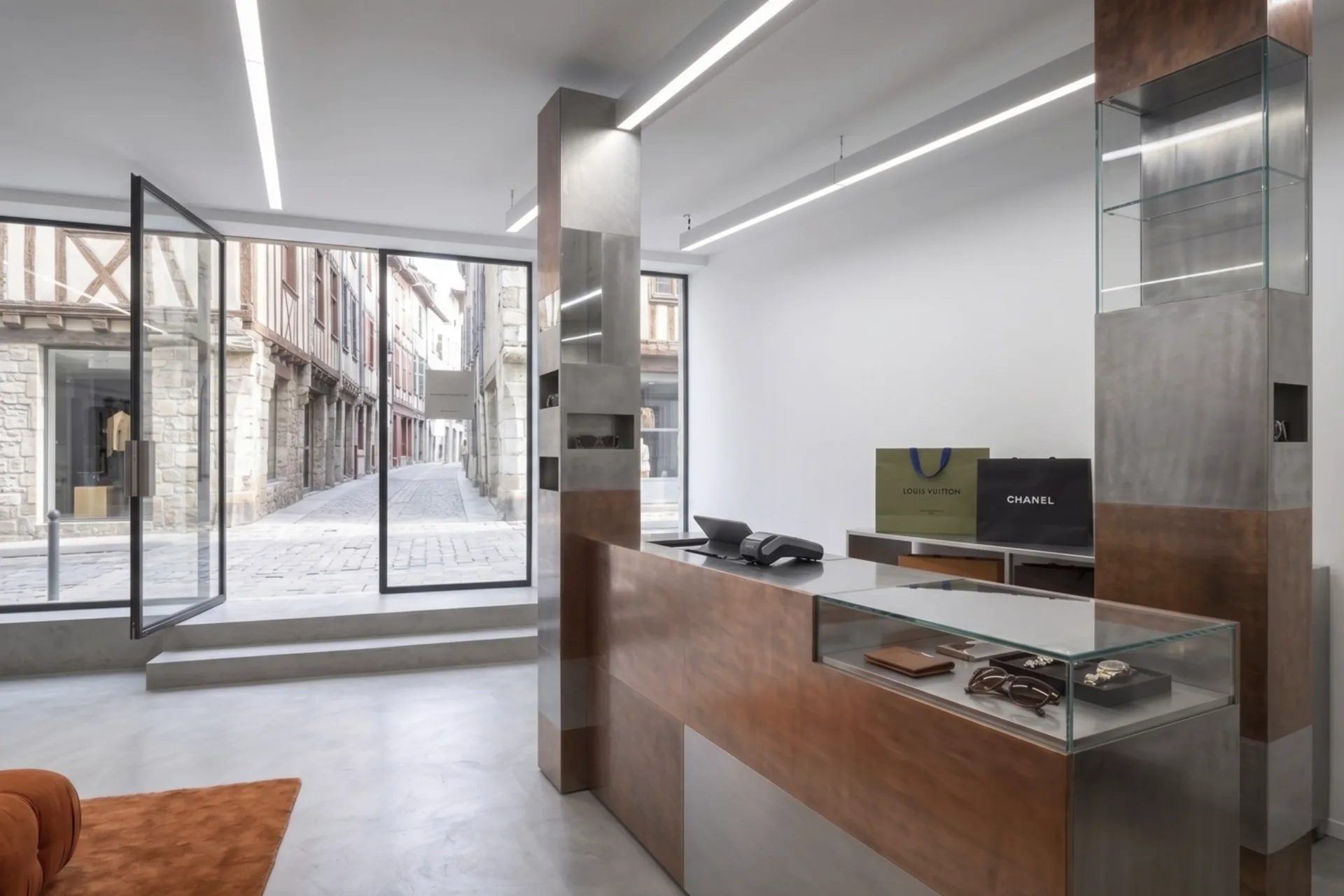 Boutique Bayonne, comptoir et présentoirs